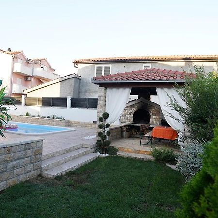 Villa Tago With Heated New Pool Каштела Екстер'єр фото