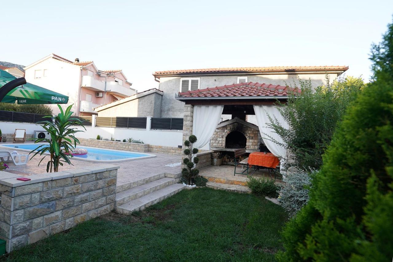 Villa Tago With Heated New Pool Каштела Екстер'єр фото