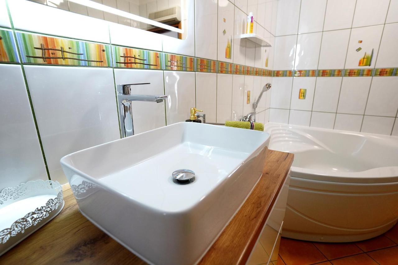 Villa Tago With Heated New Pool Каштела Екстер'єр фото