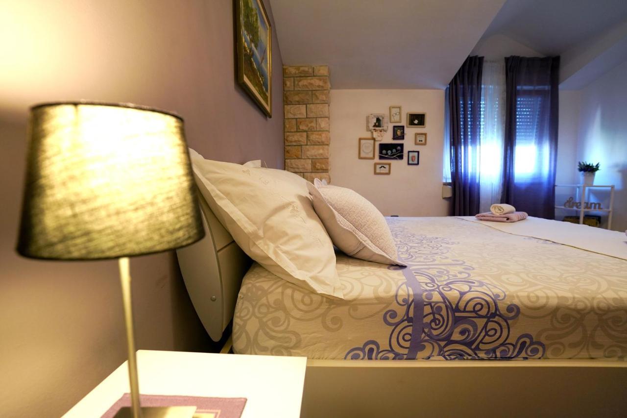 Villa Tago With Heated New Pool Каштела Екстер'єр фото