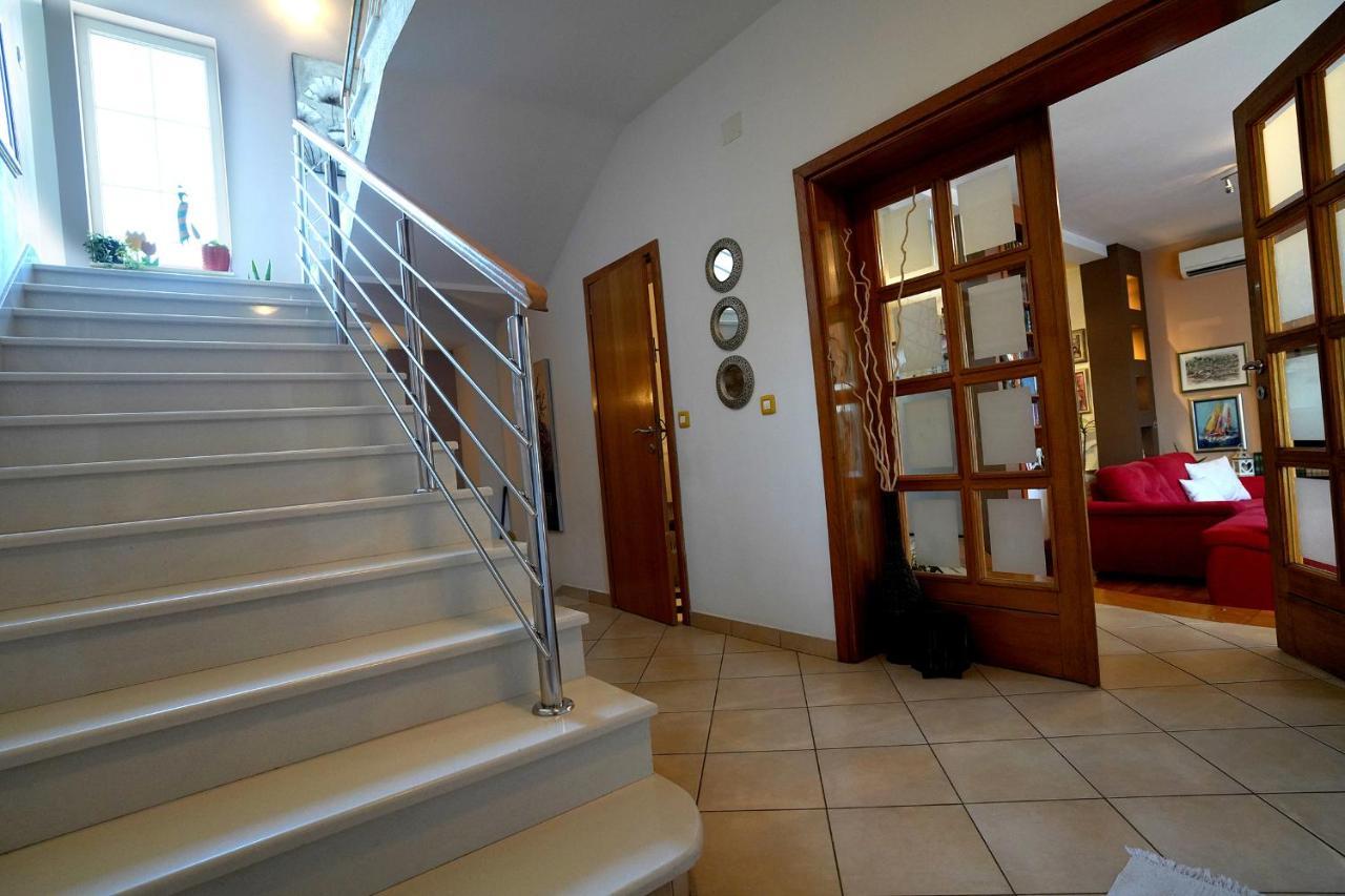 Villa Tago With Heated New Pool Каштела Екстер'єр фото