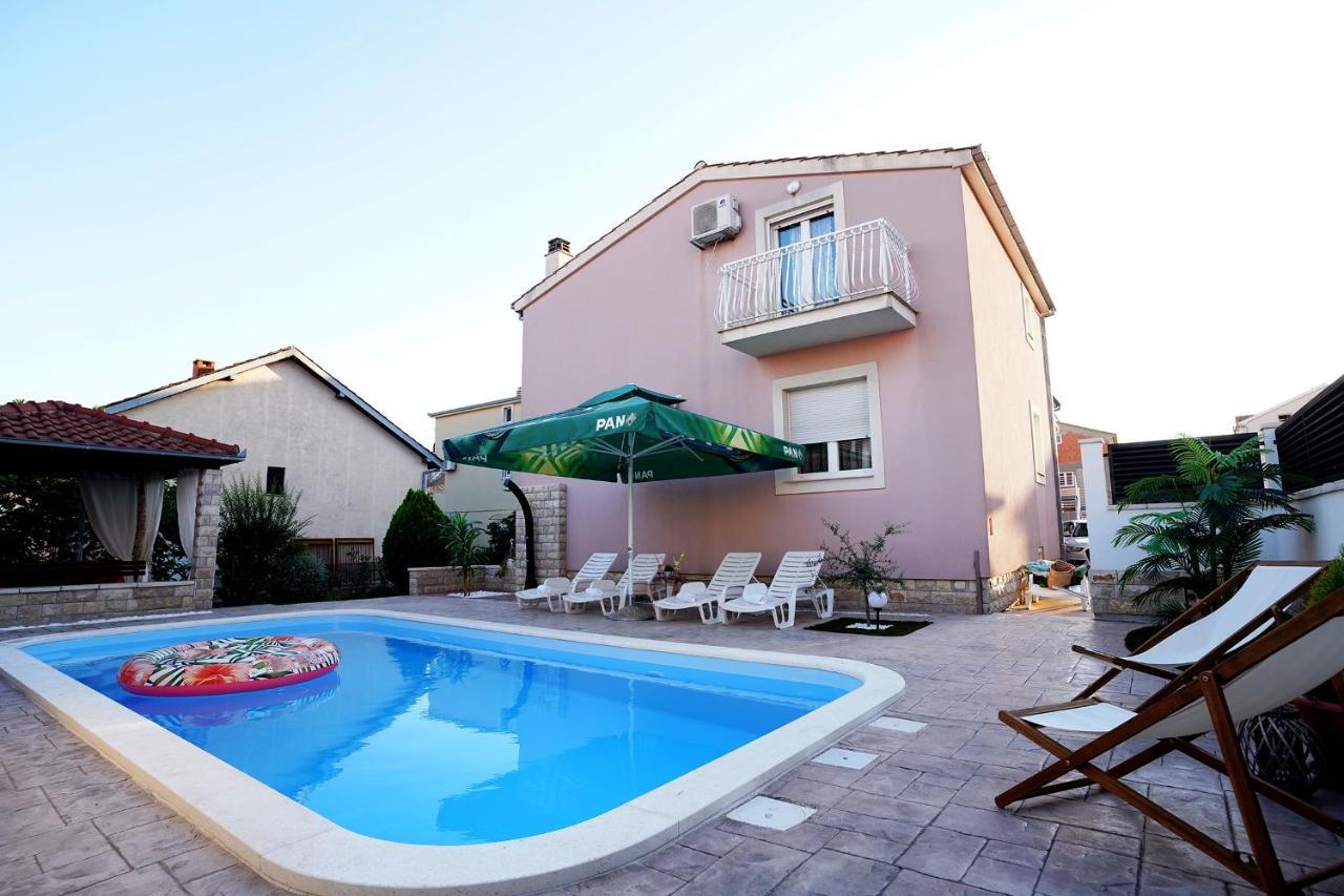 Villa Tago With Heated New Pool Каштела Екстер'єр фото