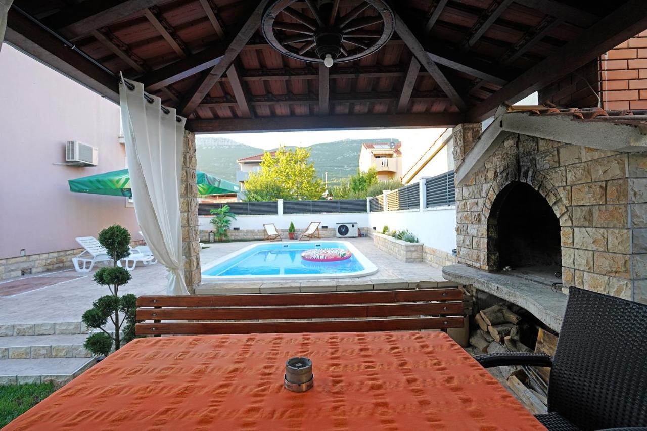 Villa Tago With Heated New Pool Каштела Екстер'єр фото