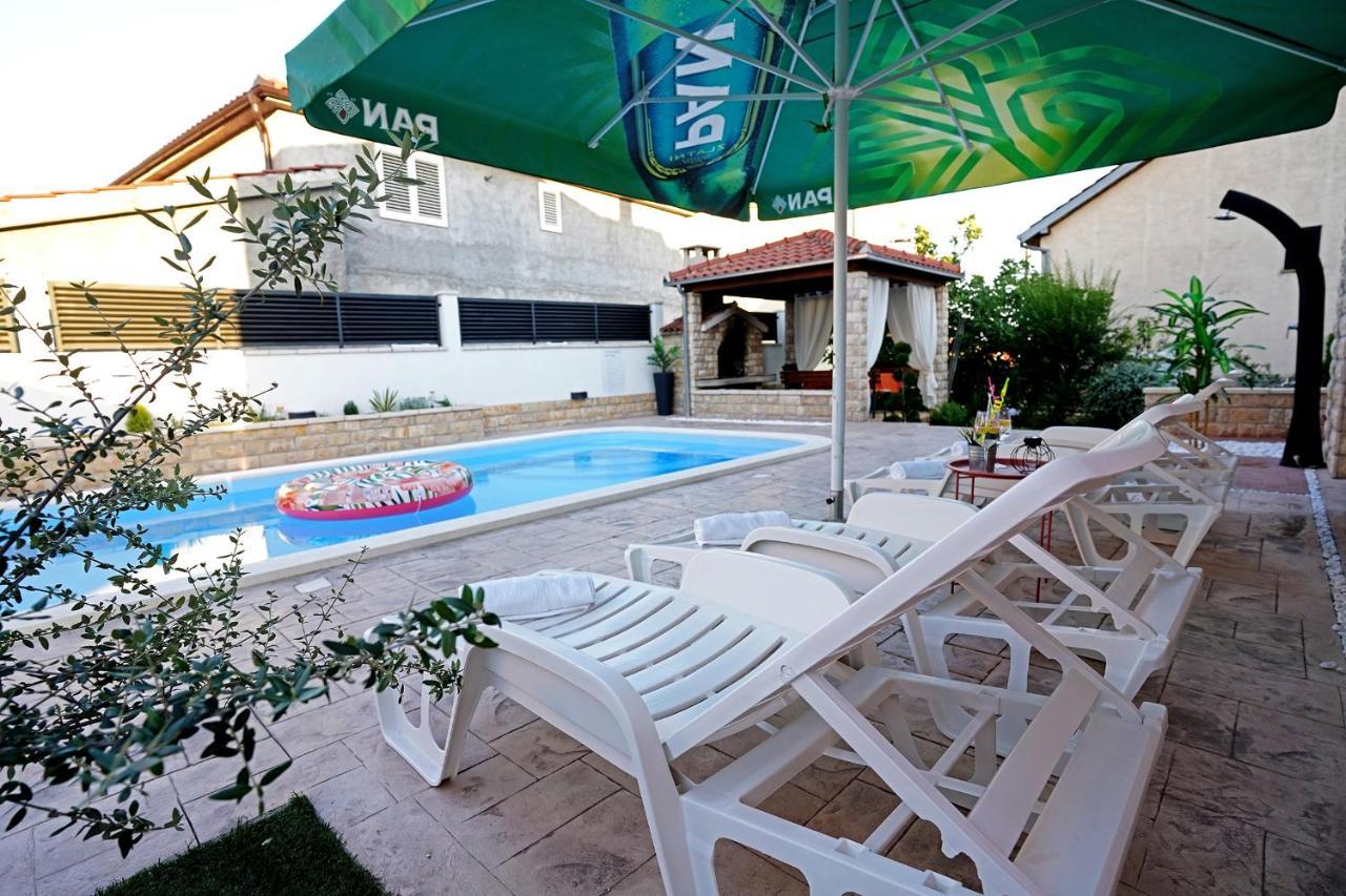 Villa Tago With Heated New Pool Каштела Екстер'єр фото