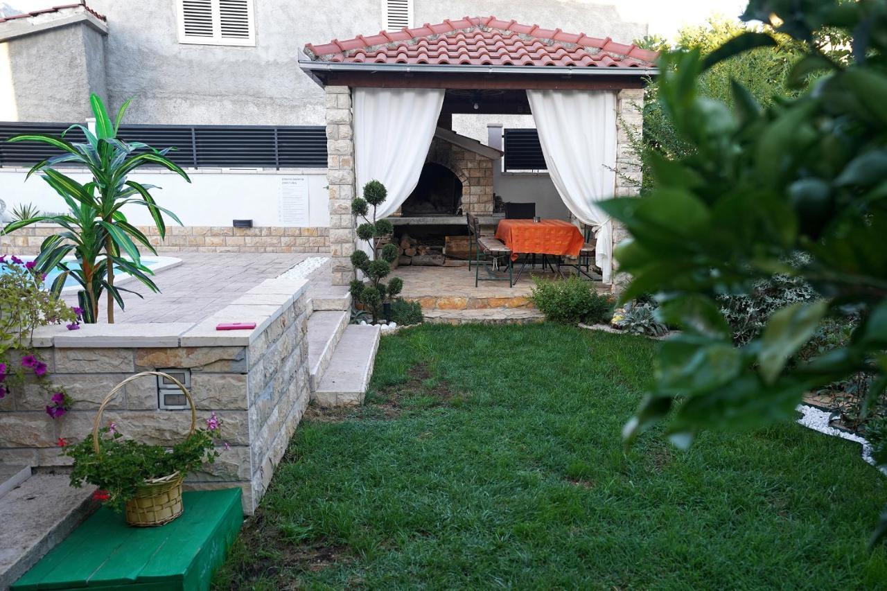 Villa Tago With Heated New Pool Каштела Екстер'єр фото