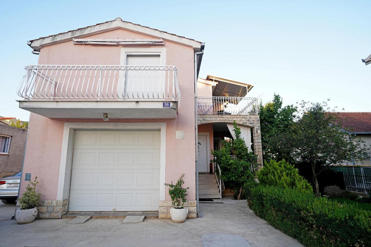 Villa Tago With Heated New Pool Каштела Екстер'єр фото