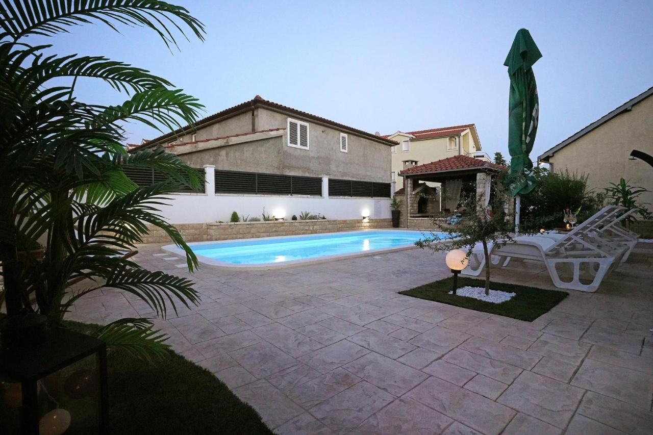 Villa Tago With Heated New Pool Каштела Екстер'єр фото