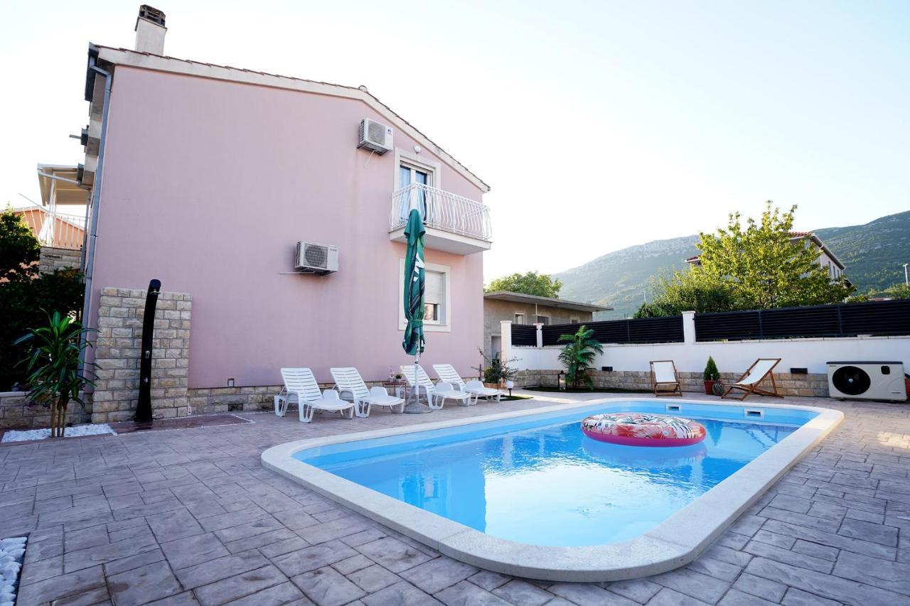 Villa Tago With Heated New Pool Каштела Екстер'єр фото