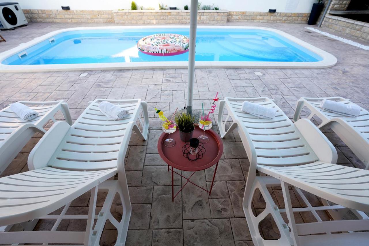 Villa Tago With Heated New Pool Каштела Екстер'єр фото
