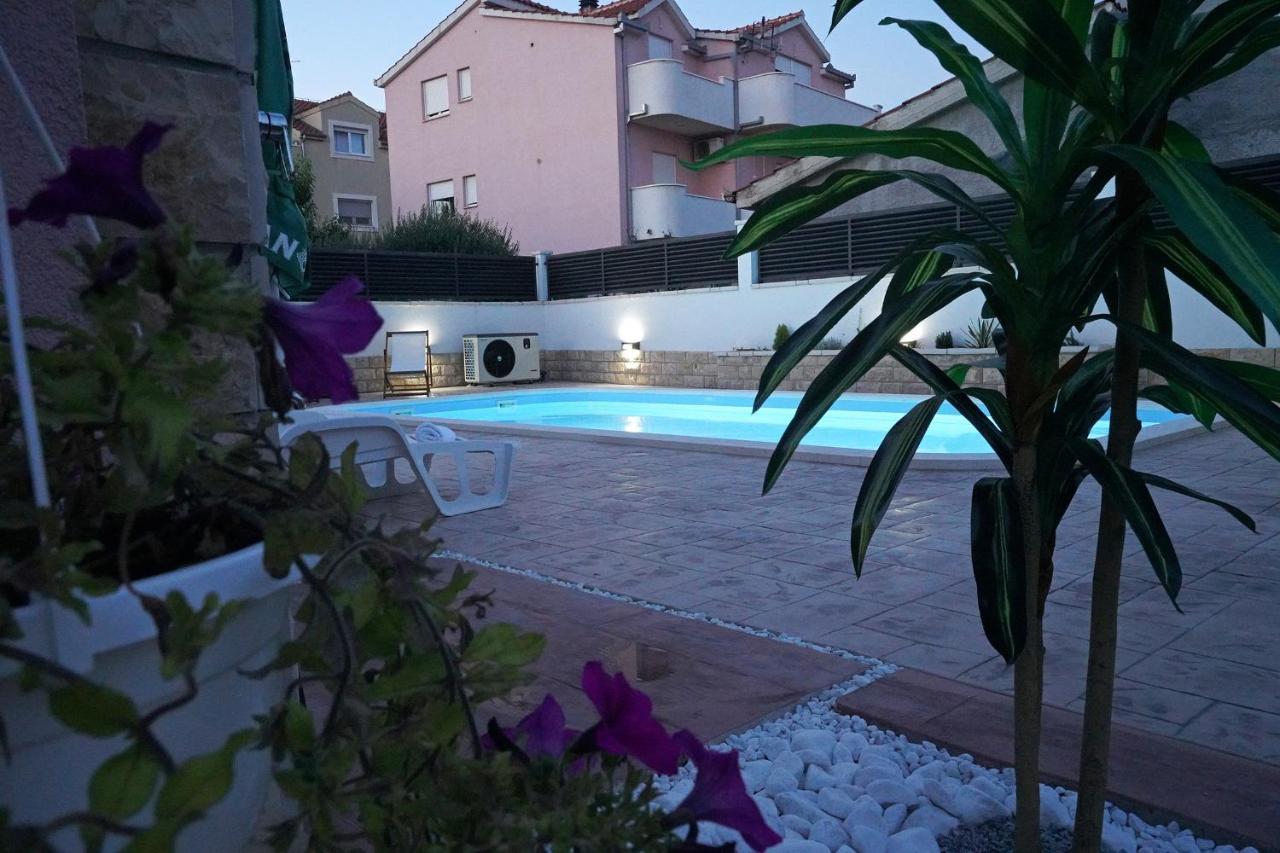 Villa Tago With Heated New Pool Каштела Екстер'єр фото